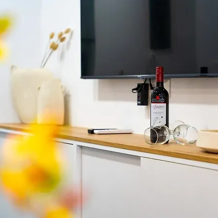 Iaspis Luxury With Jacuzzi Apartamento