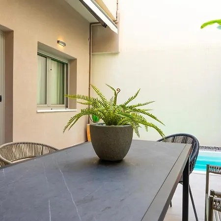Iaspis Luxury With Jacuzzi Apartamento