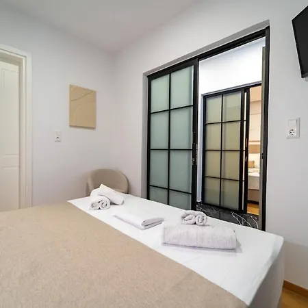 Apartamento Iaspis Luxury With Jacuzzi *