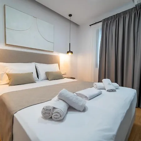 아파트 Iaspis Luxury With Jacuzzi *