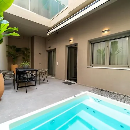아파트 Iaspis Luxury With Jacuzzi Bendevís