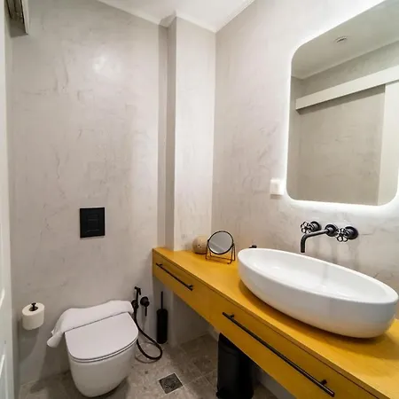 Iaspis Luxury With Jacuzzi 아파트