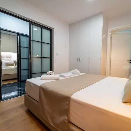 Iaspis Luxury With Jacuzzi *