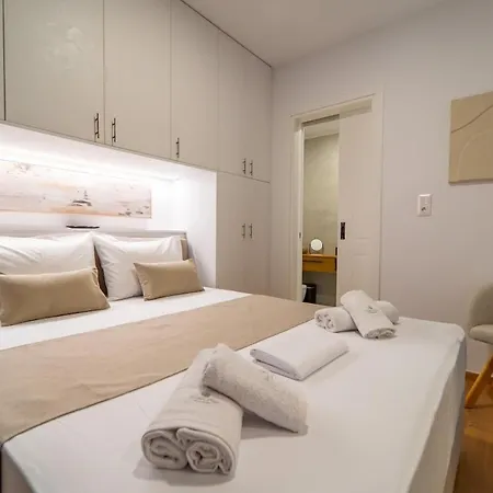 Iaspis Luxury With Jacuzzi Bendevís