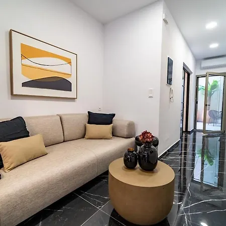 Iaspis Luxury With Jacuzzi 아파트